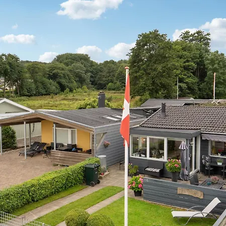 Lovely In Bjert With Kitchen Hébergement de vacances Binderup Strand